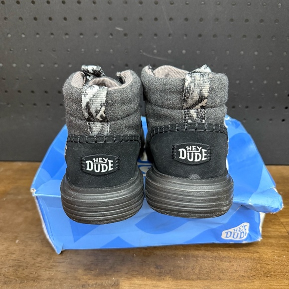 New W/ Damaged Box! Women's Hey Dude Reyes Grey Black Slip On Boot Size 8 - Picture 4 of 5